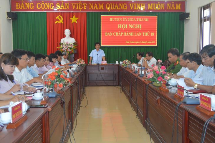 Ban Chấp hành Đảng bộ huyện Hòa Thành tổ chức Hội nghị lần thứ 18 nhiệm kỳ 2015-2020